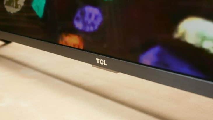شاشة TCL دقة 8K بنظام Roku